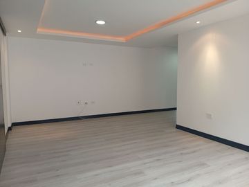 Departamento entre Miravalle y Nayón con Terraza en Venta - 254 m²