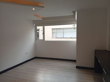 Departamento entre Miravalle y Nayón con Terraza en Venta - 254 m²