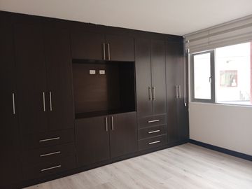 Departamento entre Miravalle y Nayón con Terraza en Venta - 254 m²