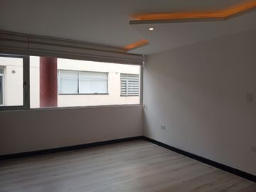 Departamento entre Miravalle y Nayón con Terraza en Venta - 254 m²