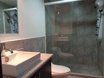 Departamento entre Miravalle y Nayón con Terraza en Venta - 254 m²