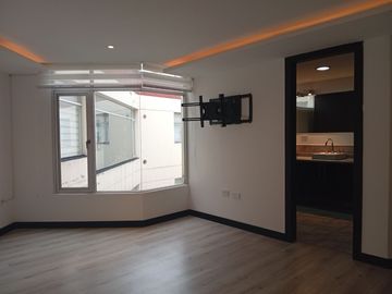 Departamento entre Miravalle y Nayón con Terraza en Venta - 254 m²