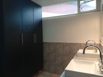 Departamento entre Miravalle y Nayón con Terraza en Venta - 254 m²