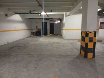 Departamento entre Miravalle y Nayón con Terraza en Venta - 254 m²