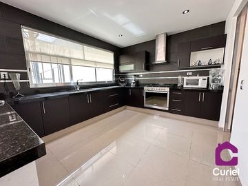 ¡Tu Casa Ideal en Venta en Queretaro Juriquilla Te Está Haciendo Ojitos! Ven y Conócela Vig.24