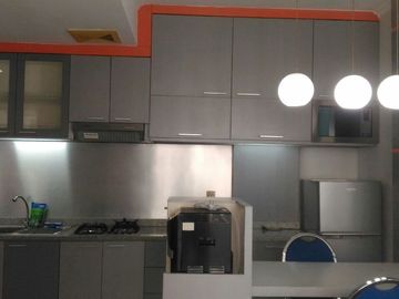 SEWA TAHUNAN MODERN APARTEMEN WATERPLACE RESIDENCE SURABAYA 2BR LANTAI TINGGI