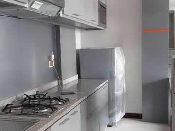 SEWA TAHUNAN MODERN APARTEMEN WATERPLACE RESIDENCE SURABAYA 2BR LANTAI TINGGI