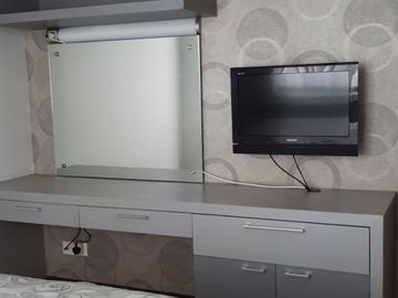 SEWA TAHUNAN MODERN APARTEMEN WATERPLACE RESIDENCE SURABAYA 2BR LANTAI TINGGI