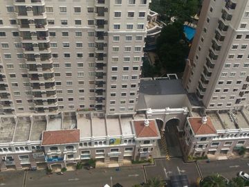 SEWA TAHUNAN MODERN APARTEMEN WATERPLACE RESIDENCE SURABAYA 2BR LANTAI TINGGI