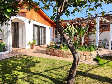 CASA 3 DORMITORIOS 2 BAÑOS EN BARRIO RESIDENCIAL SAN JOAQUIN