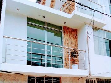 VENTA DEPARTAMENTO EN SEGUNDO PISO MUY CERCA DE AVENIDA ZARUMILLA EN CHICLAYO