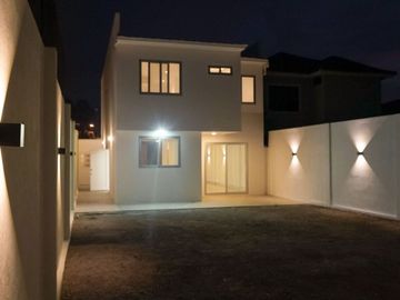 CASA EN VENTA DE ESTRENO EN URB. PORTOFINO