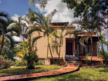 SE VENDE LUJOSA CASA CAMPESTRE EN CERRITOS PEREIRA
