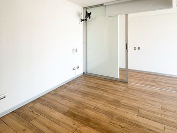 AMPLIO DPTO EN LAS MIMOSAS / 1 COCHERA / DORM C/ BAÑO