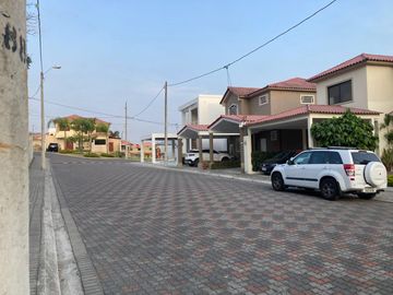 CASA EN VENTA URB. PORTAL AL SOL , VIÀ A LA COSTA