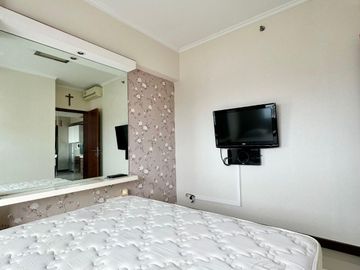 SEWA TAHUNAN 2BR LANTAI TINGGI 56m2 APARTEMEN FURNISHED WATERPLACE RESIDENCE