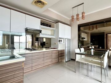 SEWA TAHUNAN 2BR LANTAI TINGGI 56m2 APARTEMEN FURNISHED WATERPLACE RESIDENCE