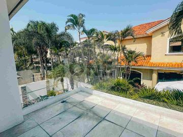 Casa en venta, Urb. Plaza Real - vía Samborondón