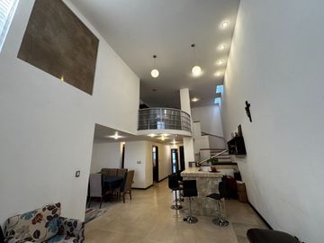 Casa en Venta en Villa Magna con 4 recamaras