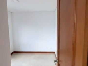 VENDO APARTAMENTO LAURELES MEDELLIN
