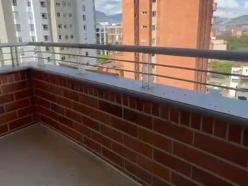 VENDO APARTAMENTO LAURELES MEDELLIN