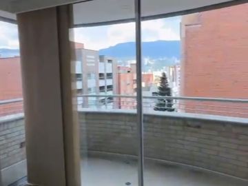 VENDO APARTAMENTO LAURELES MEDELLIN