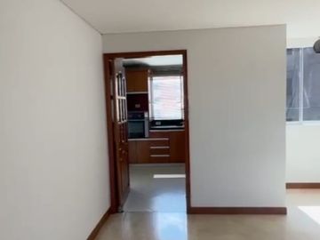 VENDO APARTAMENTO LAURELES MEDELLIN