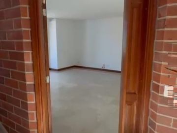 VENDO APARTAMENTO LAURELES MEDELLIN