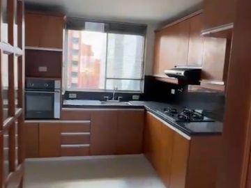 VENDO APARTAMENTO LAURELES MEDELLIN
