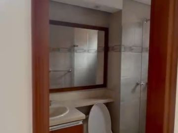 VENDO APARTAMENTO LAURELES MEDELLIN