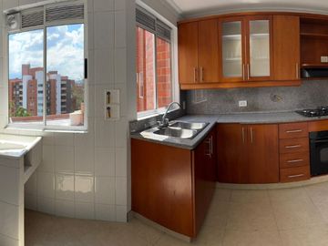 VENDO APARTAMENTO EN LAURELES