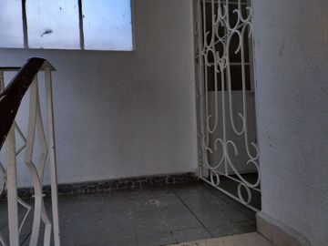 VENDE DEPARTAMENTO A 6 CUADRAS DE METRO BARRANCA 2 RECAMARAS 1 BAÑO