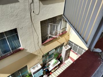 VENDE DEPARTAMENTO A 6 CUADRAS DE METRO BARRANCA 2 RECAMARAS 1 BAÑO