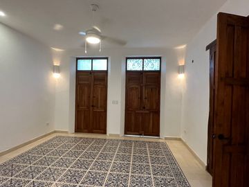 CASA REMODELADA EN BARRIO LA ERMITA
