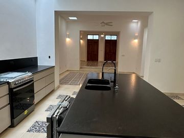 CASA REMODELADA EN BARRIO LA ERMITA