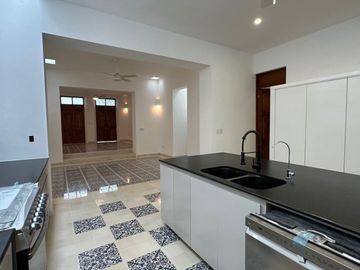 CASA REMODELADA EN BARRIO LA ERMITA