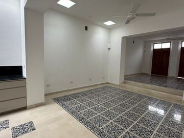 CASA REMODELADA EN BARRIO LA ERMITA