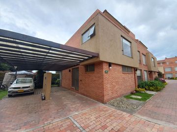 ARRIENDO CASA CAMINO DE ARRAYANES