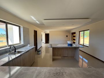 Casa Nueva 4D2B Piscina en km 7 camino a Cato, Chillán