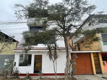 VENDO CASA MUY BIEN UBICADA DE 7 DORMITORIOS