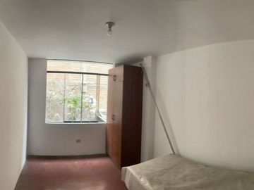 VENDO CASA MUY BIEN UBICADA DE 7 DORMITORIOS