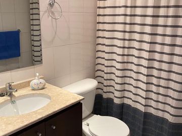 🏡 Venta Departamento Amoblado y Remodelado – Condominio Torres de Huayquique 🌊✨