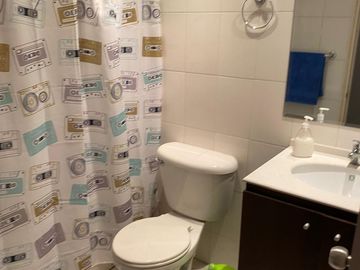 🏡 Venta Departamento Amoblado y Remodelado – Condominio Torres de Huayquique 🌊✨