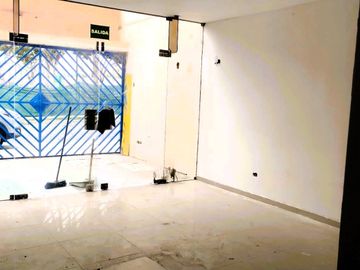 Venta De Local Comercial Frente Al Ministerio De Marina La Perla