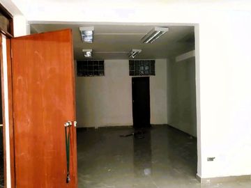 Venta De Local Comercial Frente Al Ministerio De Marina La Perla