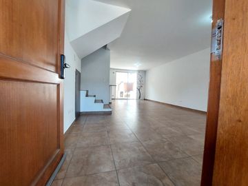 VENDO CASA 135,10 M2   CONJUNTO FAMILIAR – POMASQUI