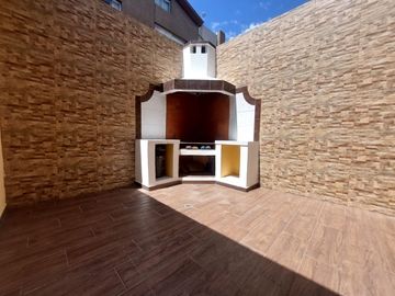 VENDO CASA 135,10 M2   CONJUNTO FAMILIAR – POMASQUI