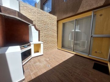 VENDO CASA 135,10 M2   CONJUNTO FAMILIAR – POMASQUI