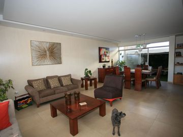 🏡 SE VENDE/ SE RENTA CASA EN TUMBACO, SEGURIDAD 24/7 Y EXCELENTE UBICACIÓN 🔑