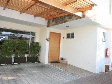 🏡 SE VENDE/ SE RENTA CASA EN TUMBACO, SEGURIDAD 24/7 Y EXCELENTE UBICACIÓN 🔑